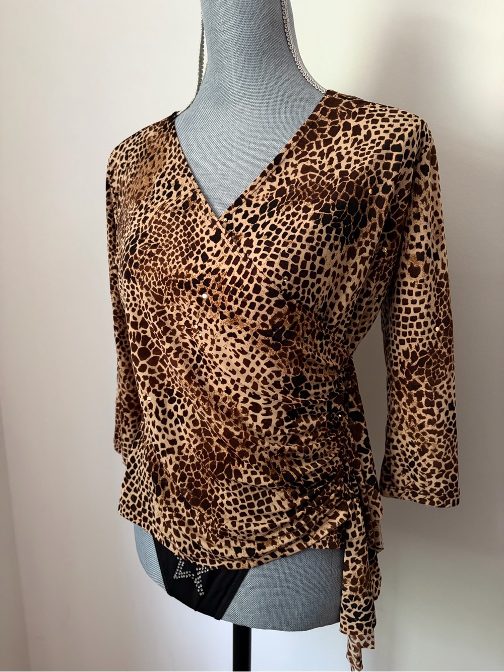 90s Giraffe Print V-Neck Wrap Top - Brown 3/4 Sleeve Glitter Detail